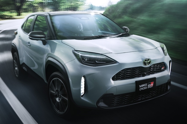 【モデル入り素材】GR SPORT（ハイブリッド・2WD）